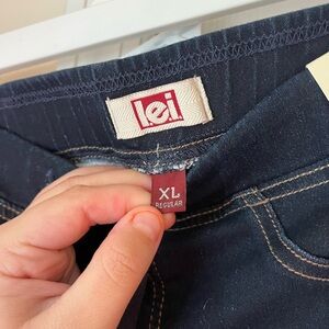 NWT L.E.I comfy + super stretchy pull on crop jeggings